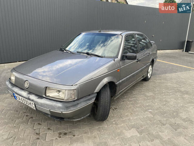 Серый Фольксваген Пассат, объемом двигателя 2 л и пробегом 300 тыс. км за 2500 $, фото 1 на Automoto.ua