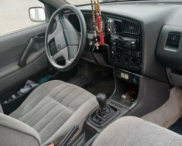 Серый Фольксваген Пассат, объемом двигателя 1.78 л и пробегом 395 тыс. км за 1499 $, фото 13 на Automoto.ua