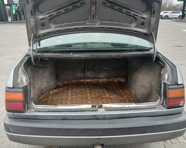 Серый Фольксваген Пассат, объемом двигателя 1.78 л и пробегом 395 тыс. км за 1499 $, фото 19 на Automoto.ua