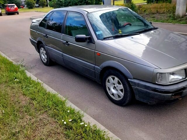 Серый Фольксваген Пассат, объемом двигателя 2 л и пробегом 333 тыс. км за 1400 $, фото 8 на Automoto.ua