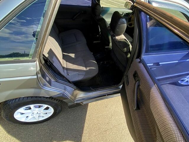 Серый Фольксваген Пассат, объемом двигателя 2 л и пробегом 300 тыс. км за 1400 $, фото 5 на Automoto.ua