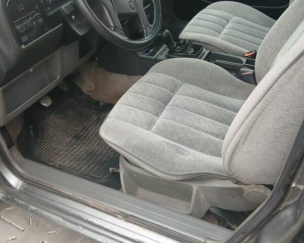 Серый Фольксваген Пассат, объемом двигателя 1.78 л и пробегом 395 тыс. км за 1499 $, фото 14 на Automoto.ua