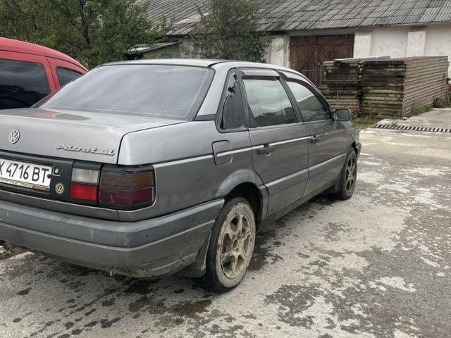 Серый Фольксваген Пассат, объемом двигателя 1.8 л и пробегом 300 тыс. км за 600 $, фото 3 на Automoto.ua