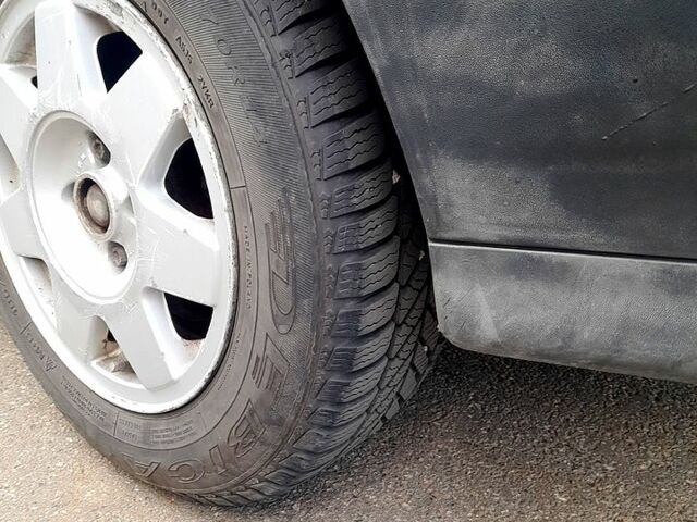 Серый Фольксваген Пассат, объемом двигателя 2 л и пробегом 333 тыс. км за 1400 $, фото 1 на Automoto.ua