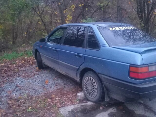 Серый Фольксваген Пассат, объемом двигателя 1 л и пробегом 400 тыс. км за 1250 $, фото 1 на Automoto.ua