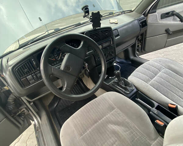 Серый Фольксваген Пассат, объемом двигателя 2 л и пробегом 300 тыс. км за 2500 $, фото 7 на Automoto.ua