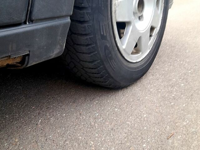 Серый Фольксваген Пассат, объемом двигателя 2 л и пробегом 333 тыс. км за 1400 $, фото 6 на Automoto.ua