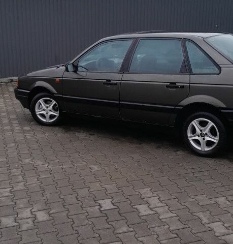 Сірий Фольксваген Пассат, об'ємом двигуна 1.8 л та пробігом 500 тис. км за 1250 $, фото 1 на Automoto.ua