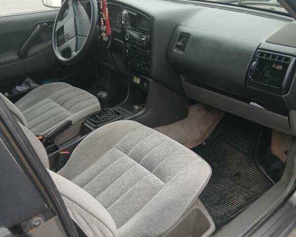 Серый Фольксваген Пассат, объемом двигателя 1.78 л и пробегом 395 тыс. км за 1499 $, фото 18 на Automoto.ua