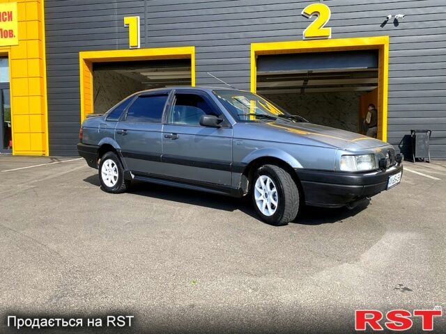 Серый Фольксваген Пассат, объемом двигателя 2 л и пробегом 300 тыс. км за 1400 $, фото 2 на Automoto.ua