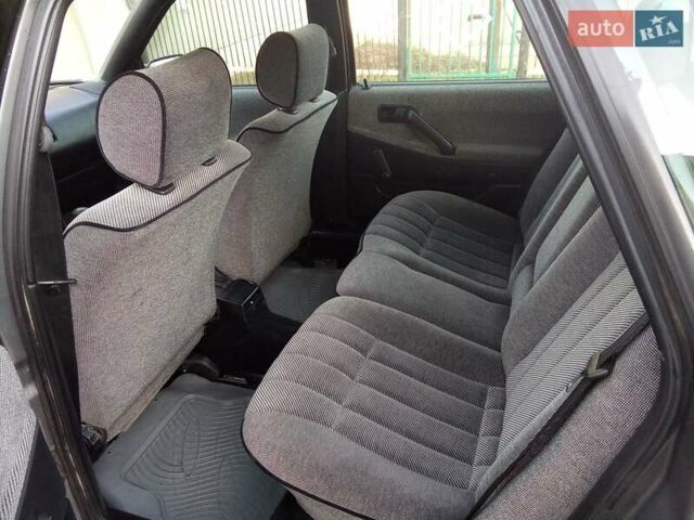 Серый Фольксваген Пассат, объемом двигателя 2 л и пробегом 330 тыс. км за 1500 $, фото 4 на Automoto.ua