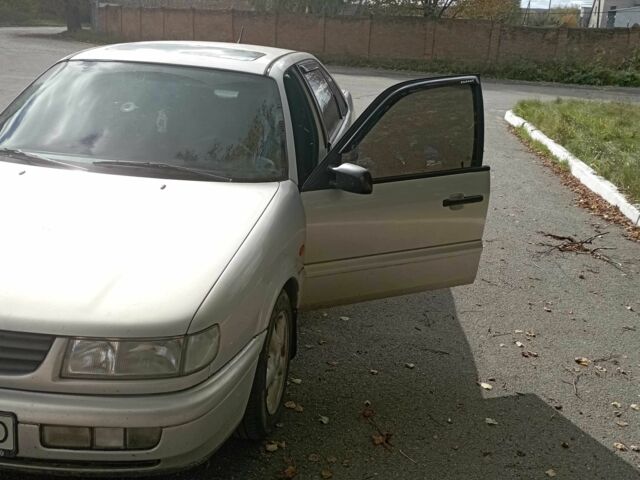 Серый Фольксваген Пассат, объемом двигателя 2 л и пробегом 315 тыс. км за 2600 $, фото 6 на Automoto.ua