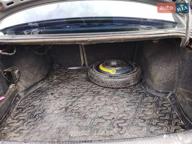 Сірий Фольксваген Пассат, об'ємом двигуна 1.8 л та пробігом 500 тис. км за 2400 $, фото 4 на Automoto.ua