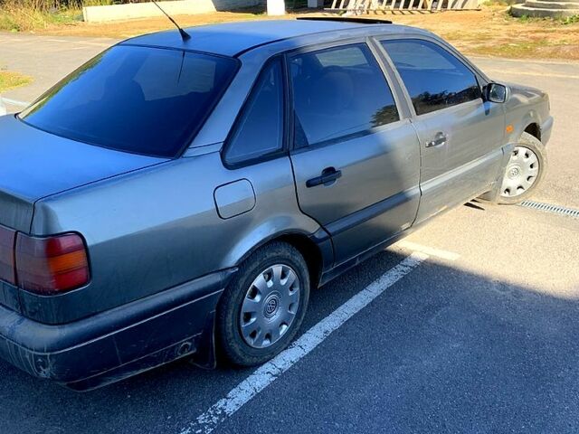 Серый Фольксваген Пассат, объемом двигателя 2 л и пробегом 550 тыс. км за 1400 $, фото 2 на Automoto.ua