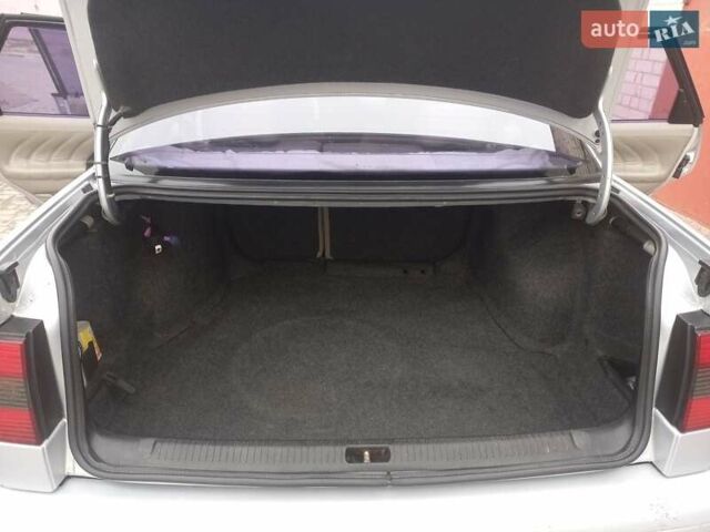 Серый Фольксваген Пассат, объемом двигателя 2.8 л и пробегом 352 тыс. км за 3350 $, фото 23 на Automoto.ua