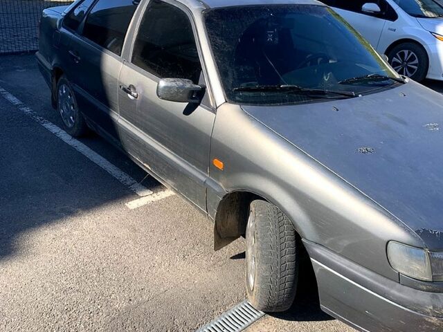 Серый Фольксваген Пассат, объемом двигателя 2 л и пробегом 550 тыс. км за 1400 $, фото 3 на Automoto.ua