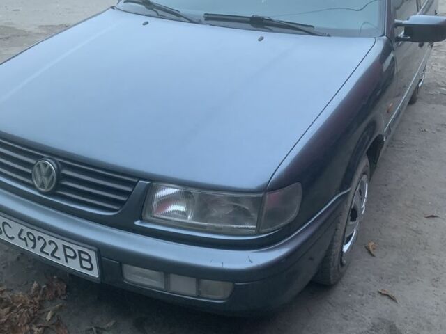 Серый Фольксваген Пассат, объемом двигателя 1.8 л и пробегом 299 тыс. км за 1850 $, фото 2 на Automoto.ua