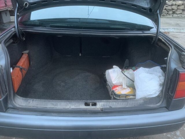 Серый Фольксваген Пассат, объемом двигателя 1.8 л и пробегом 299 тыс. км за 1850 $, фото 9 на Automoto.ua