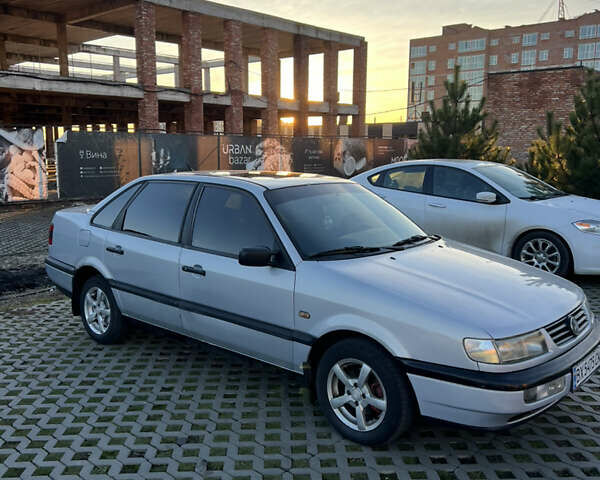 Серый Фольксваген Пассат, объемом двигателя 1.8 л и пробегом 231 тыс. км за 2900 $, фото 1 на Automoto.ua