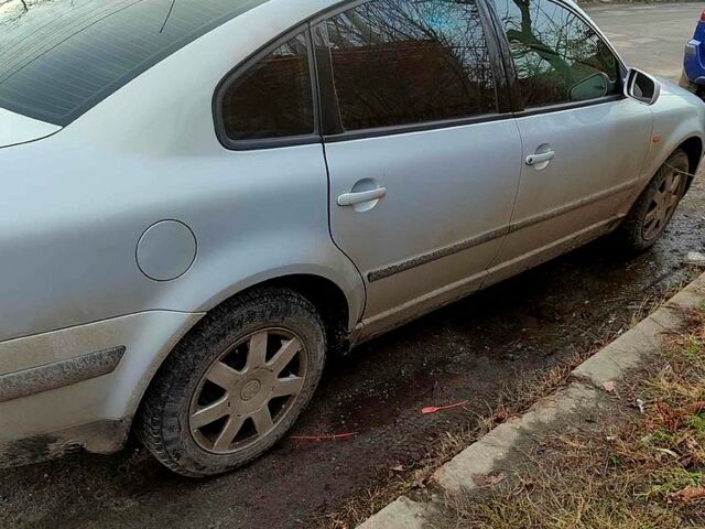 Сірий Фольксваген Пассат, об'ємом двигуна 1.8 л та пробігом 350 тис. км за 3500 $, фото 5 на Automoto.ua