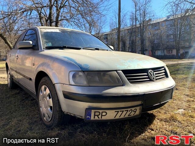 Серый Фольксваген Пассат, объемом двигателя 1.8 л и пробегом 300 тыс. км за 1650 $, фото 2 на Automoto.ua