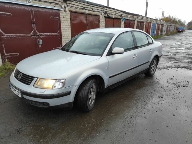 Серый Фольксваген Пассат, объемом двигателя 1.8 л и пробегом 300 тыс. км за 2700 $, фото 1 на Automoto.ua