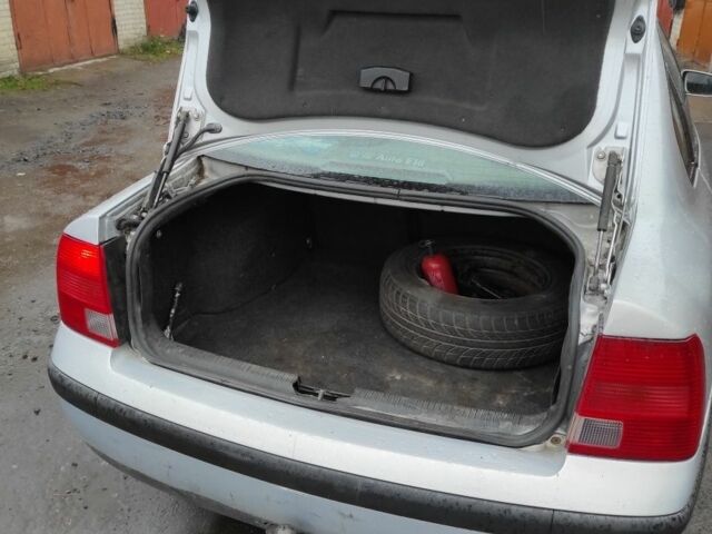 Серый Фольксваген Пассат, объемом двигателя 1.8 л и пробегом 300 тыс. км за 2700 $, фото 7 на Automoto.ua