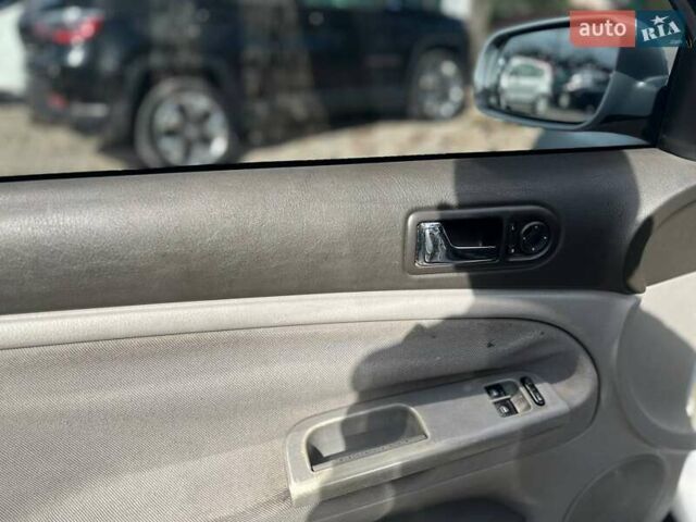 Серый Фольксваген Пассат, объемом двигателя 1.6 л и пробегом 201 тыс. км за 3200 $, фото 6 на Automoto.ua