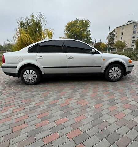 Серый Фольксваген Пассат, объемом двигателя 1.8 л и пробегом 321 тыс. км за 3800 $, фото 2 на Automoto.ua