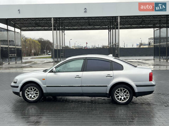 Сірий Фольксваген Пассат, об'ємом двигуна 1.6 л та пробігом 300 тис. км за 3500 $, фото 9 на Automoto.ua