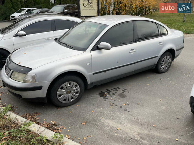 Сірий Фольксваген Пассат, об'ємом двигуна 1.6 л та пробігом 405 тис. км за 2999 $, фото 1 на Automoto.ua