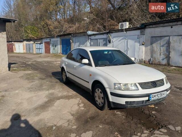 Серый Фольксваген Пассат, объемом двигателя 1.6 л и пробегом 450 тыс. км за 2500 $, фото 2 на Automoto.ua