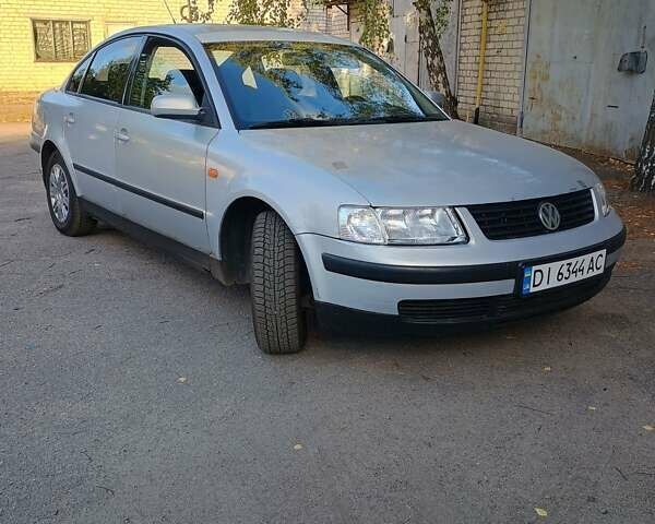 Серый Фольксваген Пассат, объемом двигателя 1.8 л и пробегом 345 тыс. км за 2700 $, фото 1 на Automoto.ua