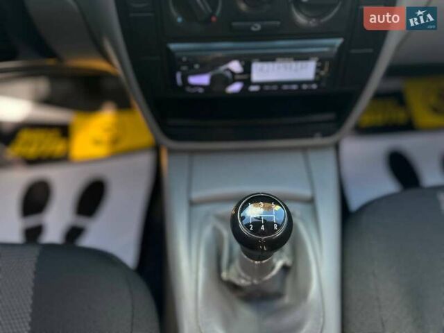 Серый Фольксваген Пассат, объемом двигателя 1.6 л и пробегом 201 тыс. км за 3200 $, фото 14 на Automoto.ua