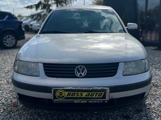 Серый Фольксваген Пассат, объемом двигателя 1.6 л и пробегом 201 тыс. км за 3200 $, фото 1 на Automoto.ua