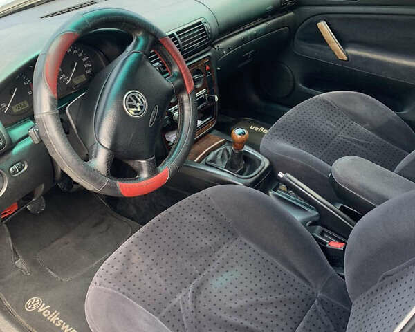 Серый Фольксваген Пассат, объемом двигателя 1.6 л и пробегом 400 тыс. км за 3600 $, фото 8 на Automoto.ua