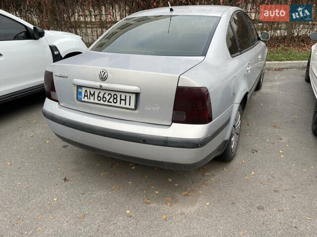 Сірий Фольксваген Пассат, об'ємом двигуна 1.6 л та пробігом 405 тис. км за 2999 $, фото 4 на Automoto.ua
