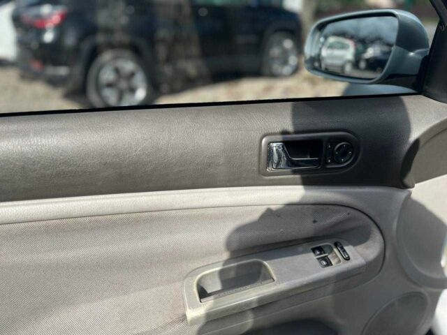 Серый Фольксваген Пассат, объемом двигателя 1.6 л и пробегом 201 тыс. км за 3200 $, фото 6 на Automoto.ua