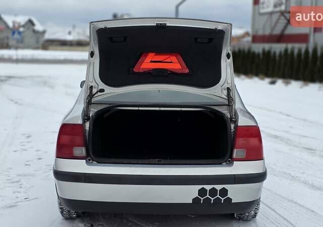 Серый Фольксваген Пассат, объемом двигателя 1.8 л и пробегом 296 тыс. км за 3450 $, фото 54 на Automoto.ua