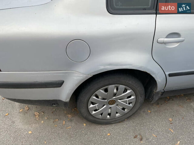 Сірий Фольксваген Пассат, об'ємом двигуна 1.6 л та пробігом 405 тис. км за 2999 $, фото 5 на Automoto.ua