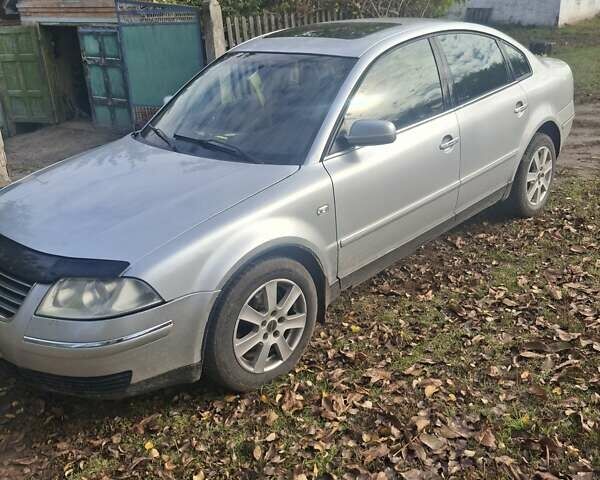 Серый Фольксваген Пассат, объемом двигателя 2.3 л и пробегом 260 тыс. км за 4500 $, фото 1 на Automoto.ua