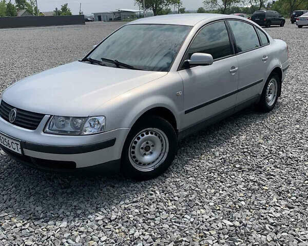 Серый Фольксваген Пассат, объемом двигателя 1.6 л и пробегом 400 тыс. км за 3600 $, фото 2 на Automoto.ua