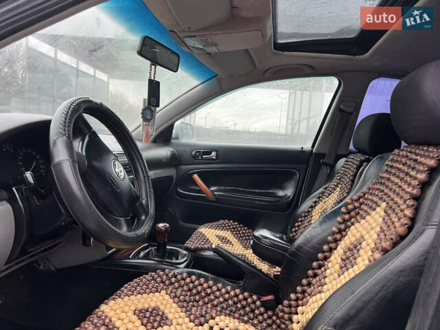 Сірий Фольксваген Пассат, об'ємом двигуна 1.6 л та пробігом 300 тис. км за 3500 $, фото 18 на Automoto.ua