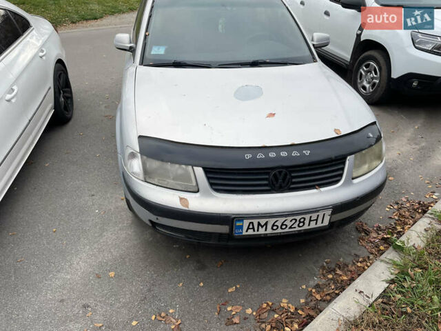 Сірий Фольксваген Пассат, об'ємом двигуна 1.6 л та пробігом 405 тис. км за 2999 $, фото 3 на Automoto.ua