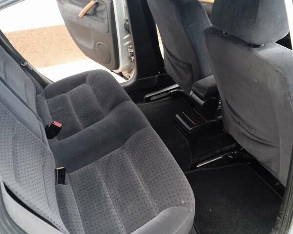 Сірий Фольксваген Пассат, об'ємом двигуна 1.6 л та пробігом 350 тис. км за 3300 $, фото 1 на Automoto.ua