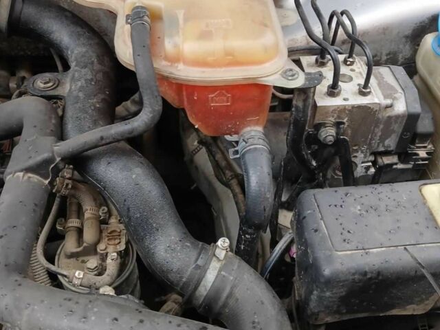 Серый Фольксваген Пассат, объемом двигателя 1.9 л и пробегом 380 тыс. км за 3000 $, фото 9 на Automoto.ua