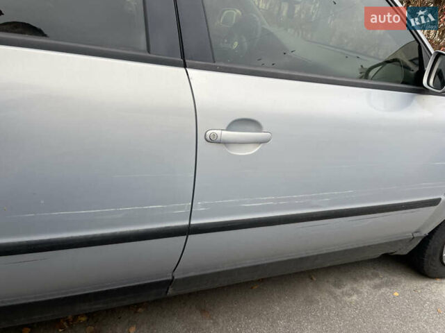 Сірий Фольксваген Пассат, об'ємом двигуна 1.6 л та пробігом 405 тис. км за 2999 $, фото 6 на Automoto.ua