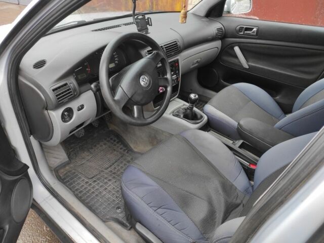 Серый Фольксваген Пассат, объемом двигателя 1.8 л и пробегом 300 тыс. км за 2700 $, фото 5 на Automoto.ua