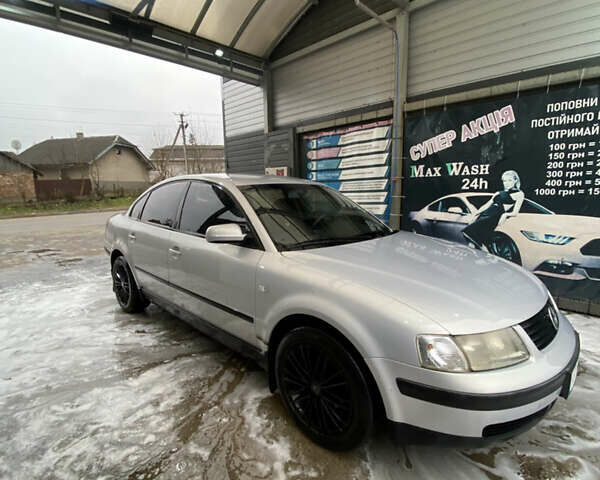 Серый Фольксваген Пассат, объемом двигателя 1.6 л и пробегом 300 тыс. км за 3999 $, фото 6 на Automoto.ua