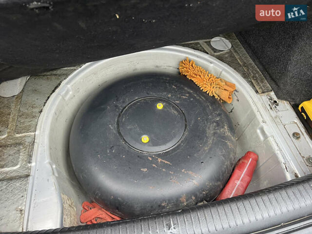 Сірий Фольксваген Пассат, об'ємом двигуна 1.6 л та пробігом 300 тис. км за 3500 $, фото 22 на Automoto.ua